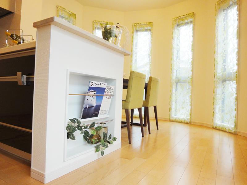 Other Equipment. Embedded storage to be put away the magazines and newspapers in the interior sense