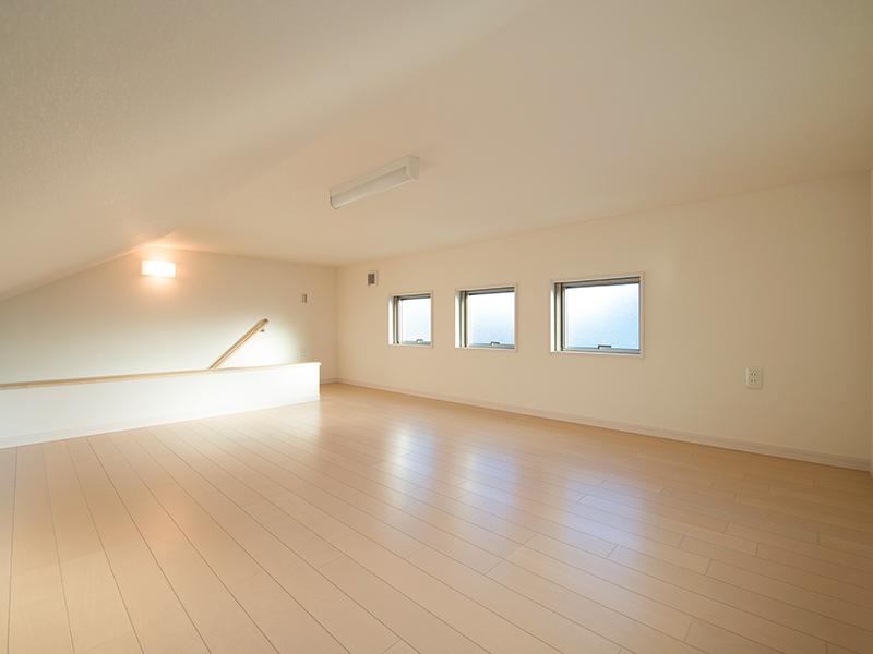 Other introspection. All mansion adopt a fixed stairs attic storage of formula with no ladder.