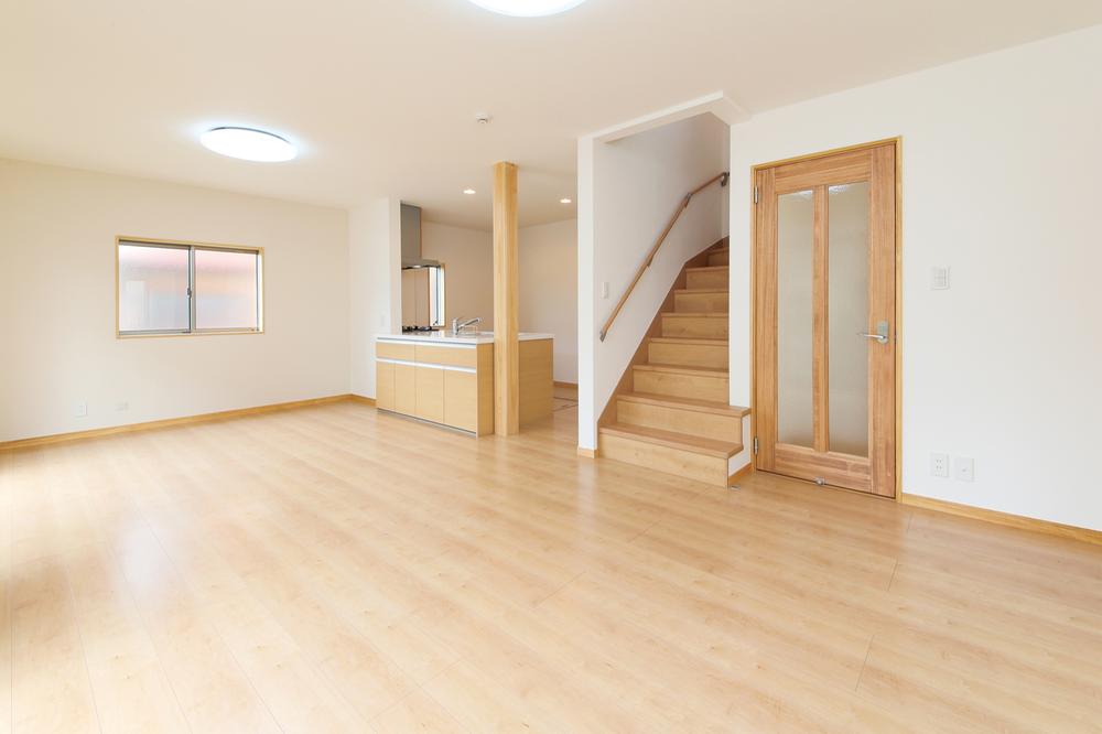 Building plan example (introspection photo). Door of the room is stuck to solid wood, Quite different from the typical sheet bonded goods, Is a texture that is a profound feeling! 