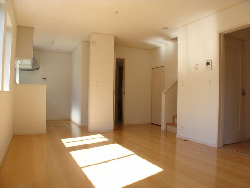 Same specifications photos (living). Enforcement example photo