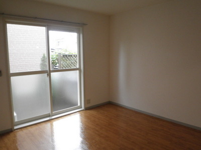 Living and room. Loose 8 pledge