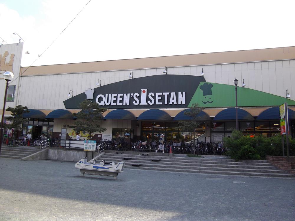 Supermarket. Queens Isetan
