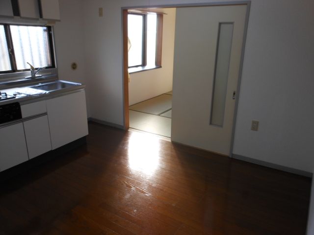 Living and room. 6 Pledge of dining windows you can even have ventilation with