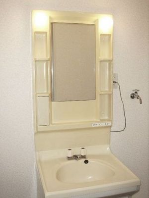 Washroom. ● washroom ●