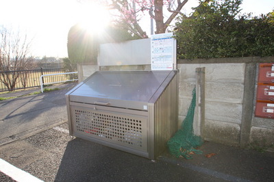 Other common areas. Private garbage yard