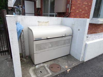 Other common areas. On-site trash yard equipped