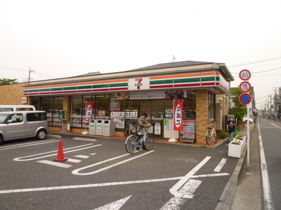 Convenience store. Seven-Eleven (convenience store) to 400m