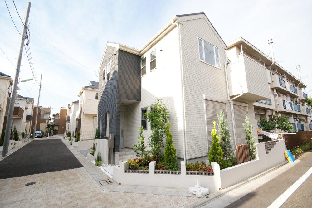 Same specifications photos (appearance). Living the family gather is located on the first floor, Yang per also Shanshan. bathroom, Washroom, Laundry Area Available is on the first floor, Is a floor plan of life on the useful leads. (Same construction cases)