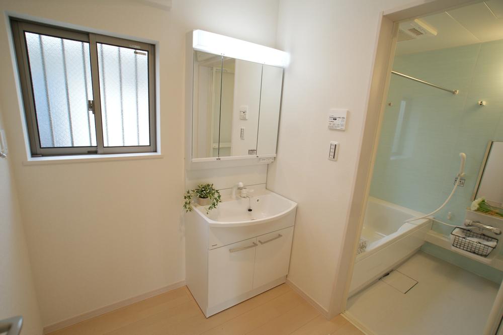 Same specifications photos (Other introspection). Spacious washroom, bathroom. Bathroom and toilet are the same Hitotsubo size. (Same construction cases)