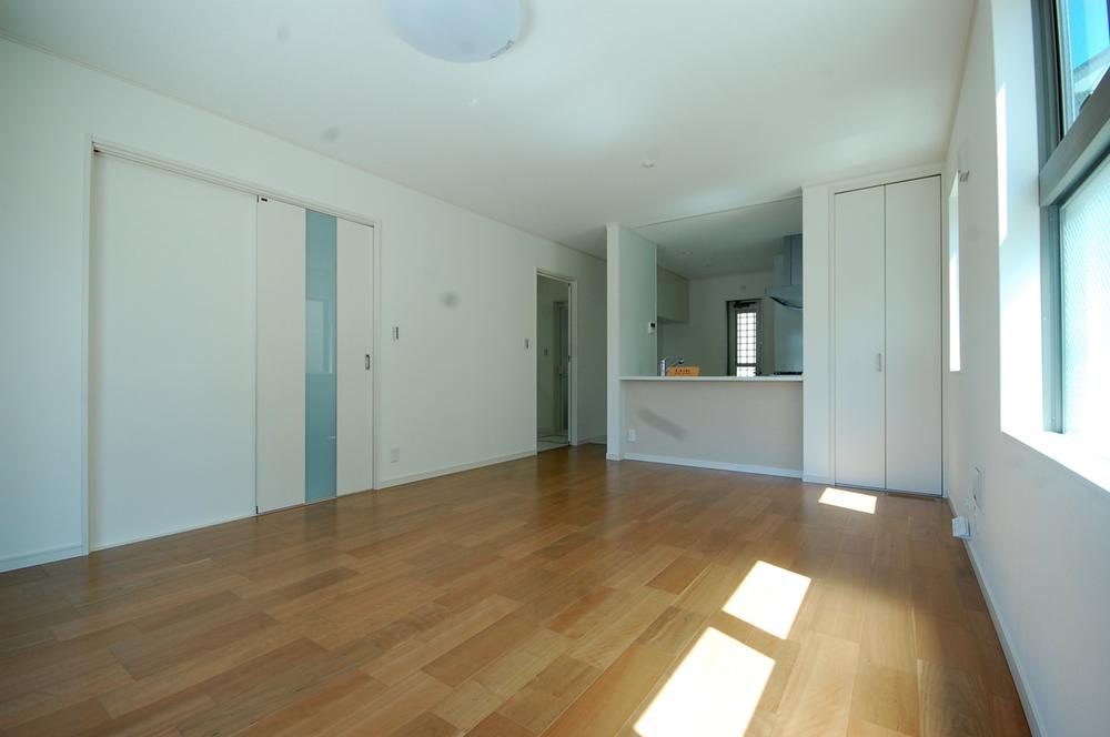 Same specifications photos (living)