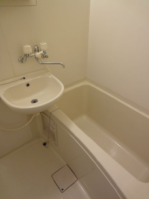 Bath. Bus is a toilet.