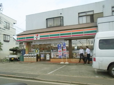Convenience store. 180m to Seven-Eleven (convenience store)