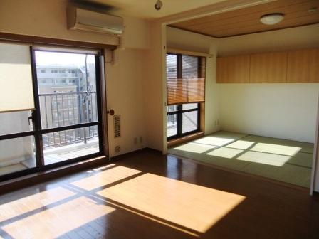 Living. Indoor (12 May 2013) Shooting