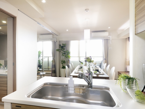 Living from the kitchen ・ View dining