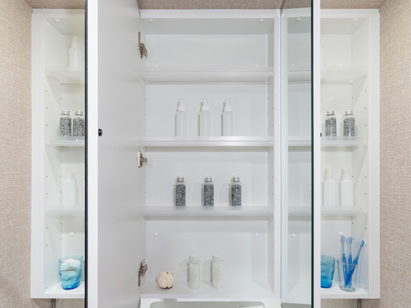 Bathing-wash room.  [Three-sided mirror back storage] The three-sided mirror behind the washbasin, The mess easy to care products and accessories were provided Maeru storage space. You can always clean and organize the top of the wash basin. (Same specifications)