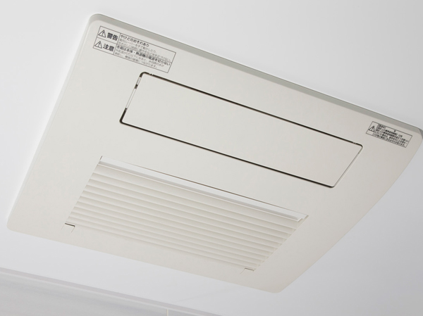 Bathing-wash room.  [Bathroom heating dryer] Of course, as a pre-heating in the winter of bathroom, Established the optimum bathroom heating dryer in the laundry drying on a rainy day. Also it reduces the occurrence of moisture and mold. (Same specifications)