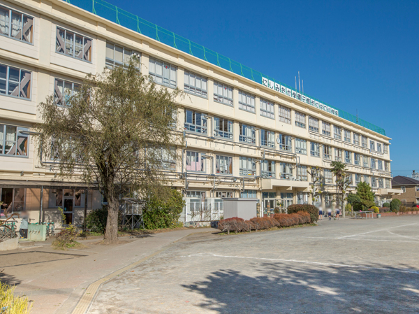 Surrounding environment. Municipal Iguchi elementary school (about 700m ・ A 9-minute walk)