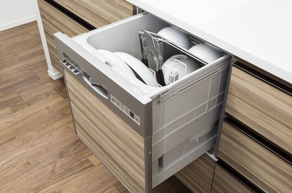 Dishwasher to speed up the housework. Spend leisurely relaxation of time to quickly finish the cleanup