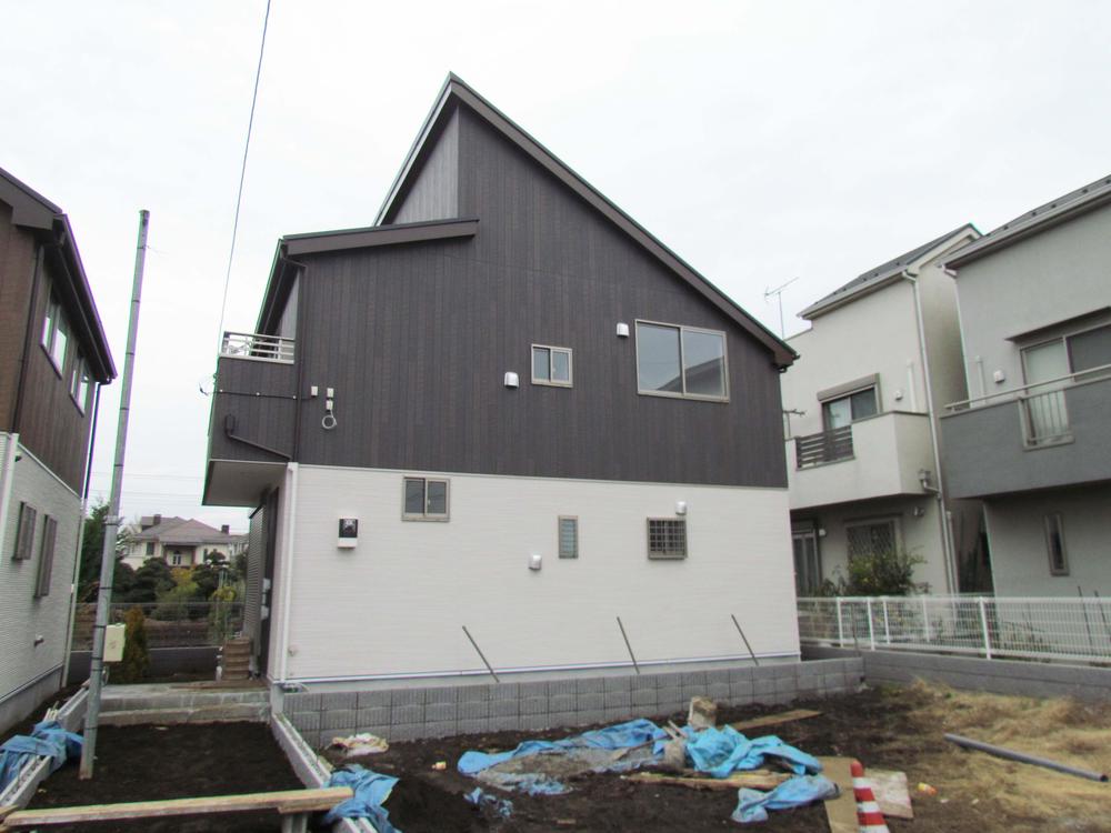 Local photos, including front road. Local (12 May 2013) Shooting