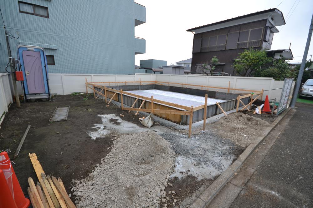 Local photos, including front road. Local (10 May 2013) Shooting