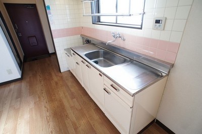 Kitchen. Two-burner stove can be installed ☆