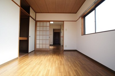 Living and room. Good bright room per yang ☆