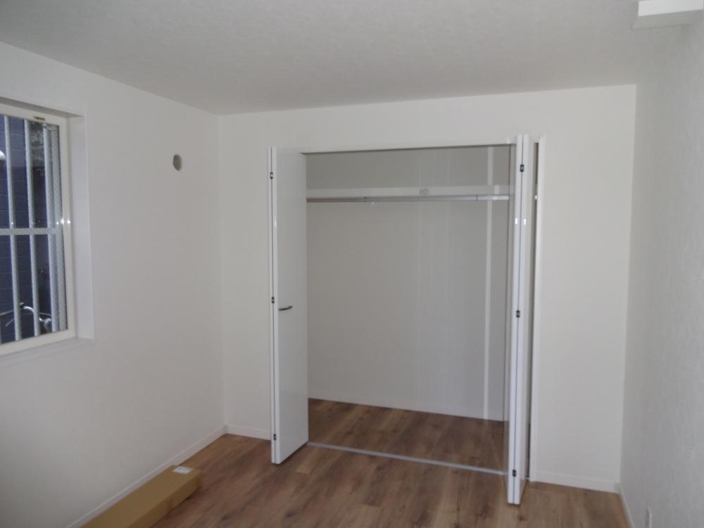 Non-living room. Indoor (12 May 2013) Shooting