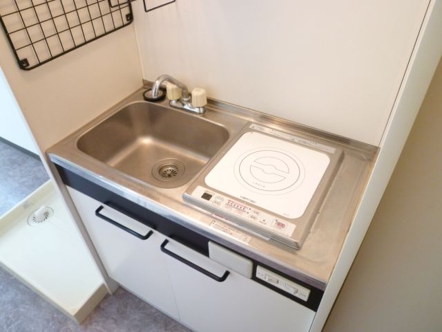 Kitchen. IH with stove