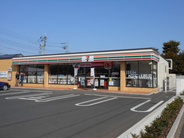 Convenience store. 330m to Seven-Eleven (convenience store)