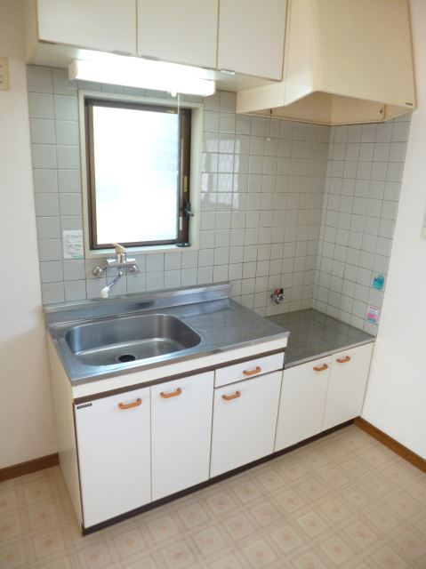 Kitchen. Gasukitchin that two-burner stove can be used