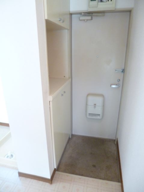 Entrance. Entrance with a shoebox