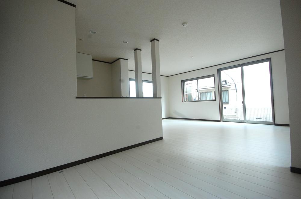 Same specifications photos (living)