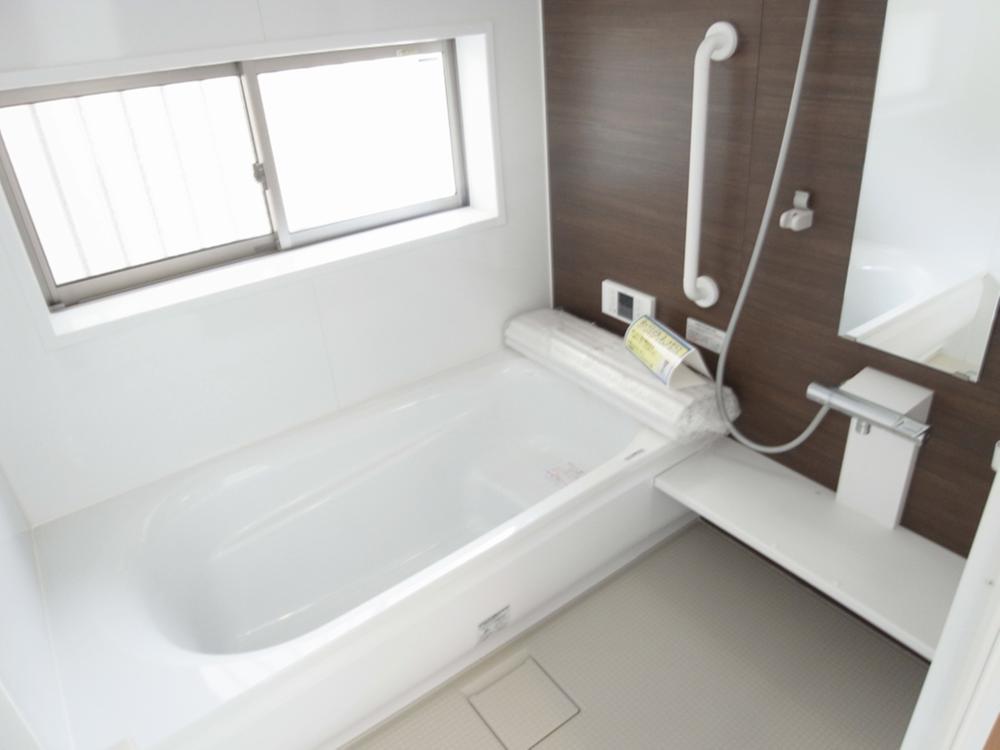 Same specifications photo (bathroom). Seller construction cases _ bathroom