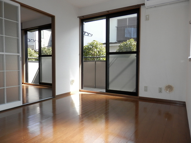 Living and room. ◆ Dihedral daylight Western-style ◆