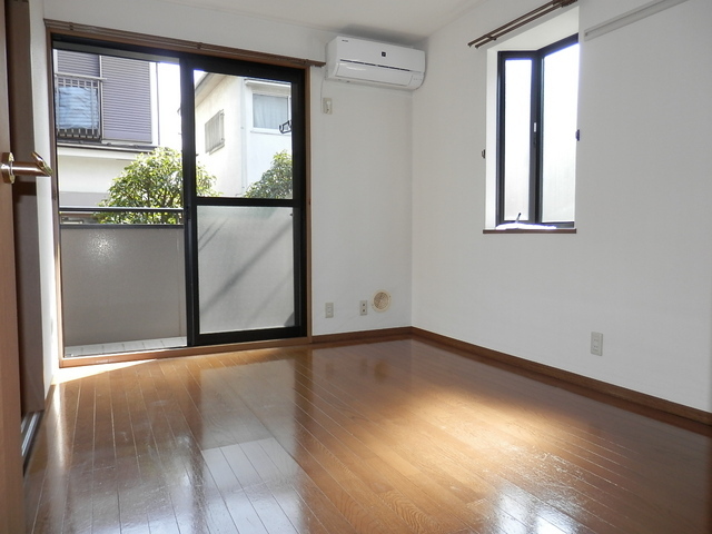 Living and room. ◆ Dihedral daylight Western-style ◆