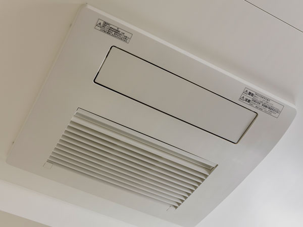 Bathing-wash room.  [Hot-water bathroom ventilation heating dryer] Quickly eliminate the moisture in the bathroom, Heating before bathing of washing and drying and cold season in the rain is also possible. In with 24-hour ventilation function, Also it helps to antifungal.