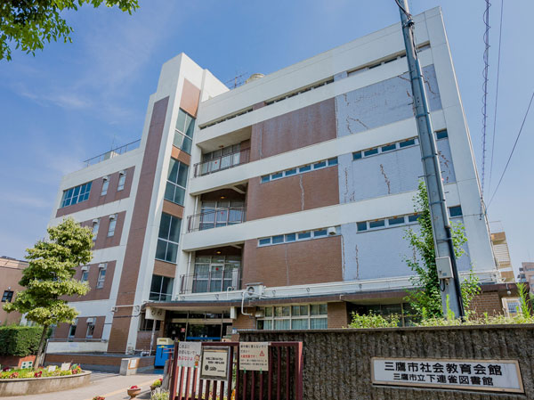 Surrounding environment. Mitaka Municipal Shimorenjaku Library (walk 11 minutes ・ About 830m)