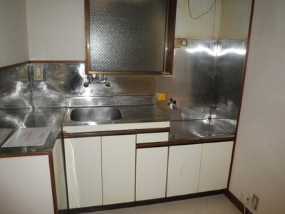 Kitchen. Two-burner gas stove installation Allowed Kitchen