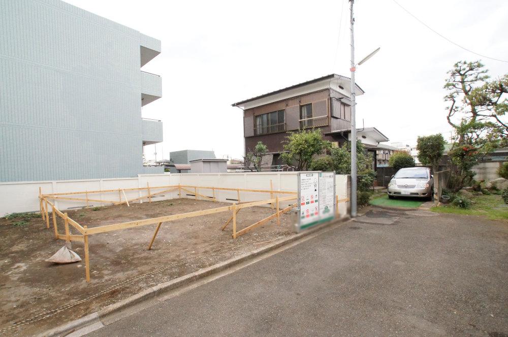 Local photos, including front road. I front road is very pleasant doctor and refreshing.