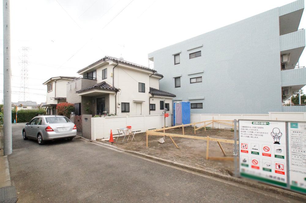 Local photos, including front road. Beautiful paved road.