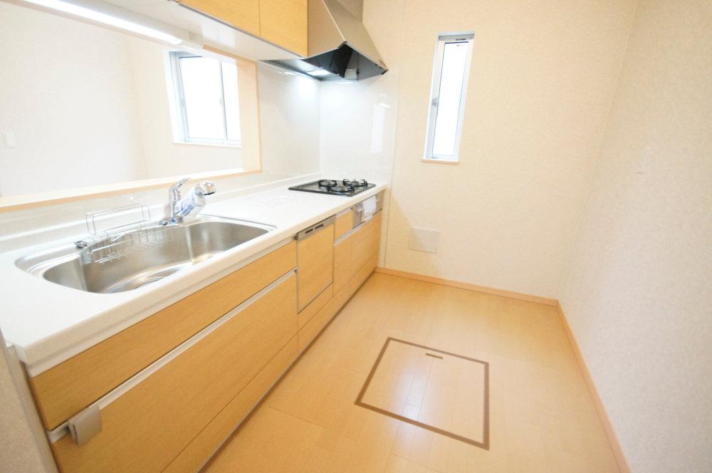 Same specifications photo (kitchen). Wife to happy dishwasher ・ Faucet integrated washing machine. Is a breeze every day. (Example of construction)