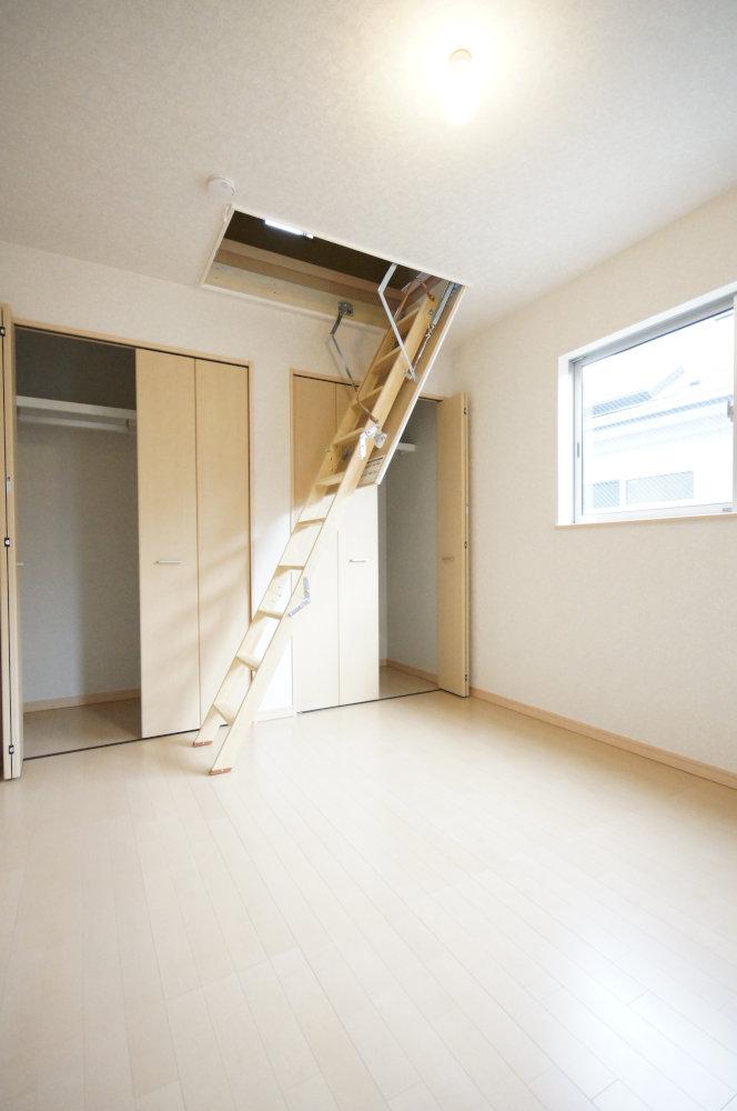 Same specifications photos (Other introspection). Is a room with a lot of practicality also storage capacity. (Example of construction)