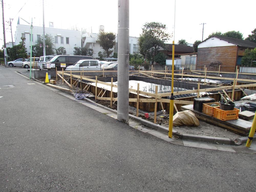 Local photos, including front road. Local (10 May 2013) Shooting