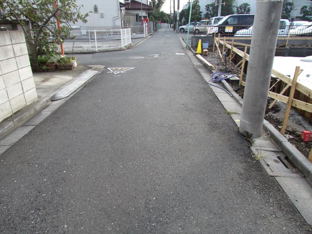 Local photos, including front road. Local (10 May 2013) Shooting