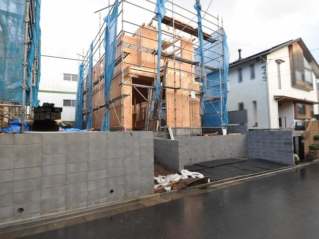 Local appearance photo. Building 3 Under construction