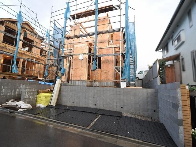 Local appearance photo. Building 3 Under construction