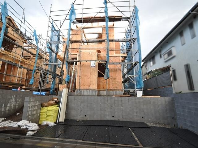 Local appearance photo. Building 3 Under construction