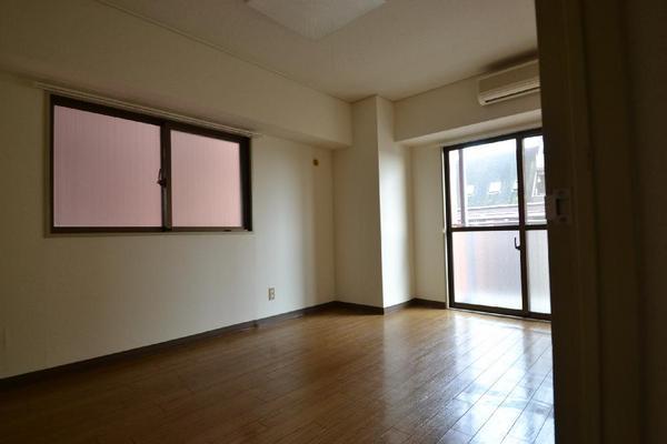 Non-living room. Indoor (March 2013) shooting Western 8.6 tatami