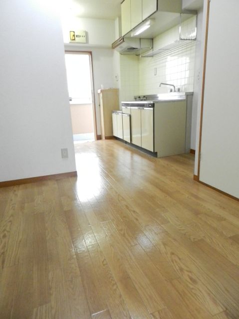 Kitchen. Kitchen spacious 7 Pledge