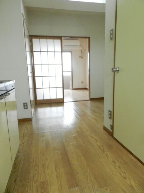 Kitchen. Kitchen spacious 7 Pledge